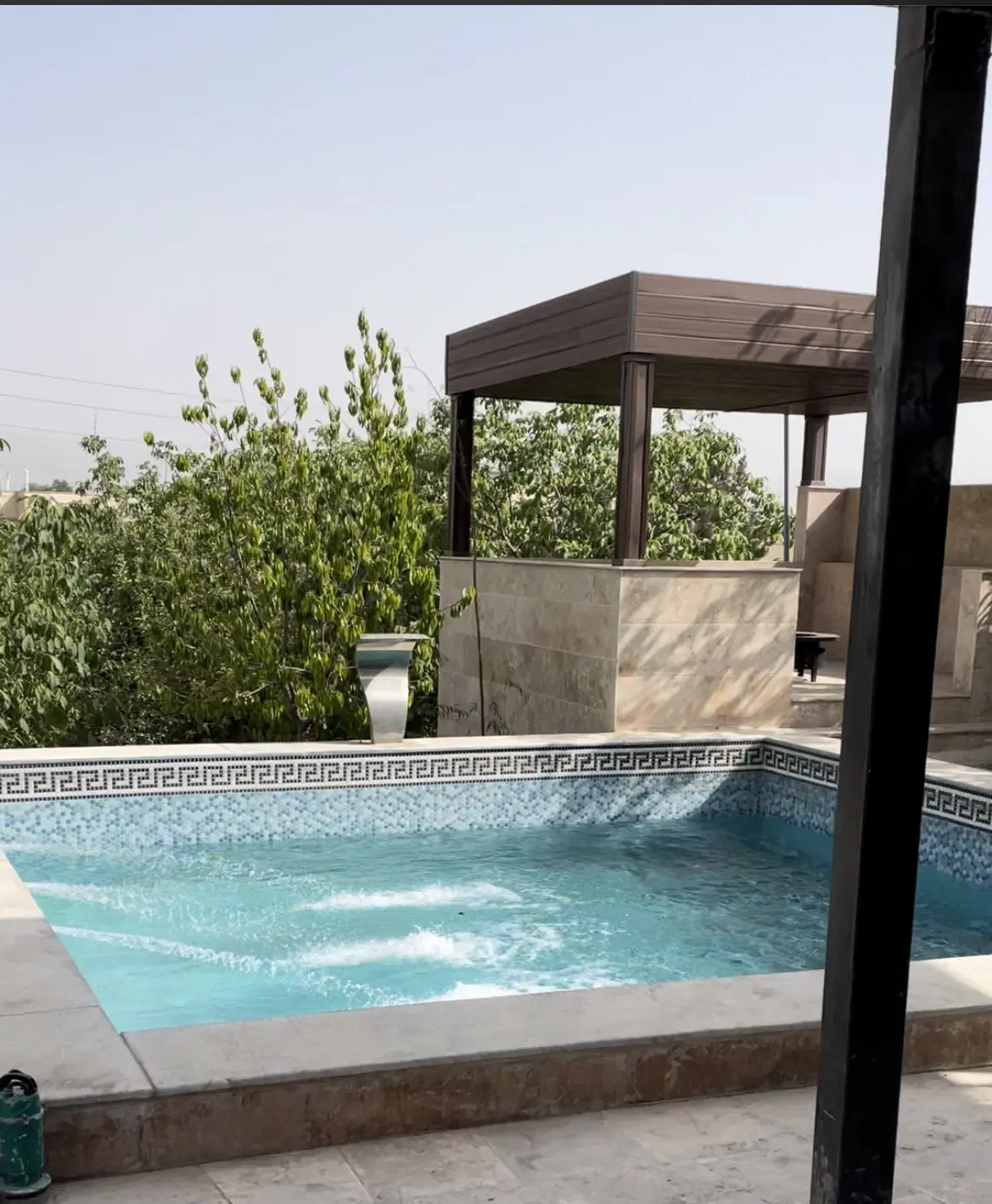 ۱۳۰۰ متر باغ با ۲۰۰ متر بنا