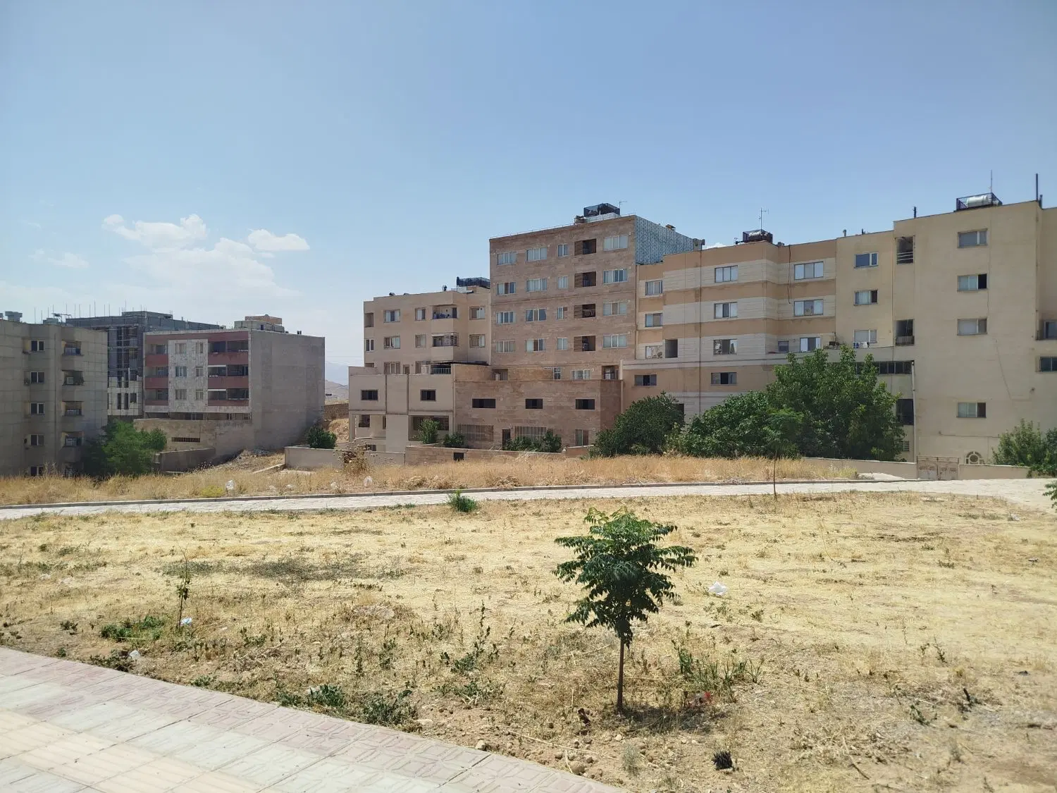 فروش زمین دادگستری_۲۳۰ متر_ درب حیاط_ بر خط