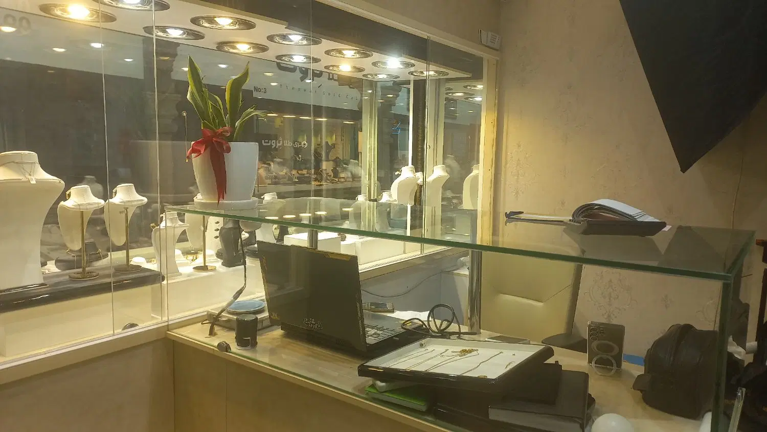 مغازه فروشی پاساژ طلای الماس