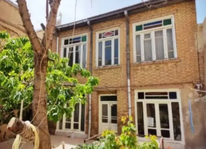 حیاط کلنگی 200 متر