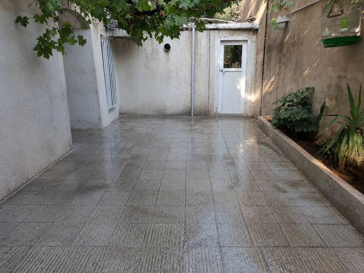 ۷۲ متر مسکونی و ۱۲ متر مغازه سیمون بولیوار