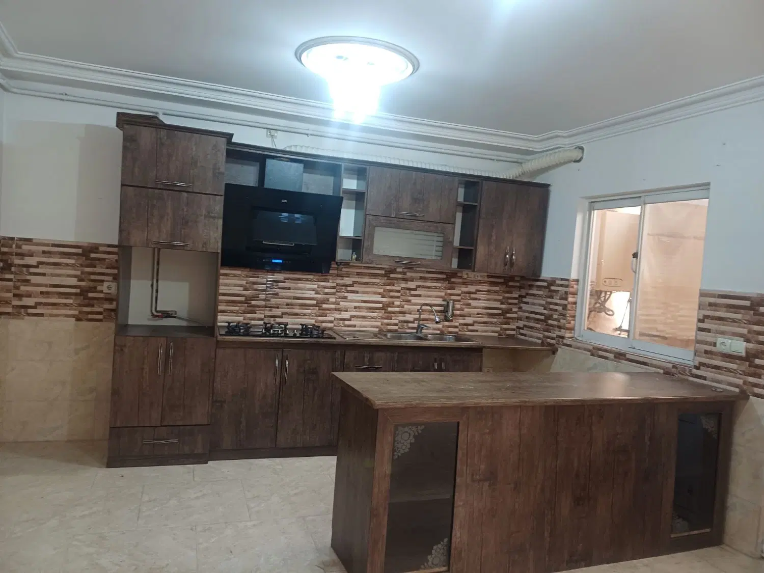 یک واحد اپارتمان دوواحدی نسق بنچاق دار
