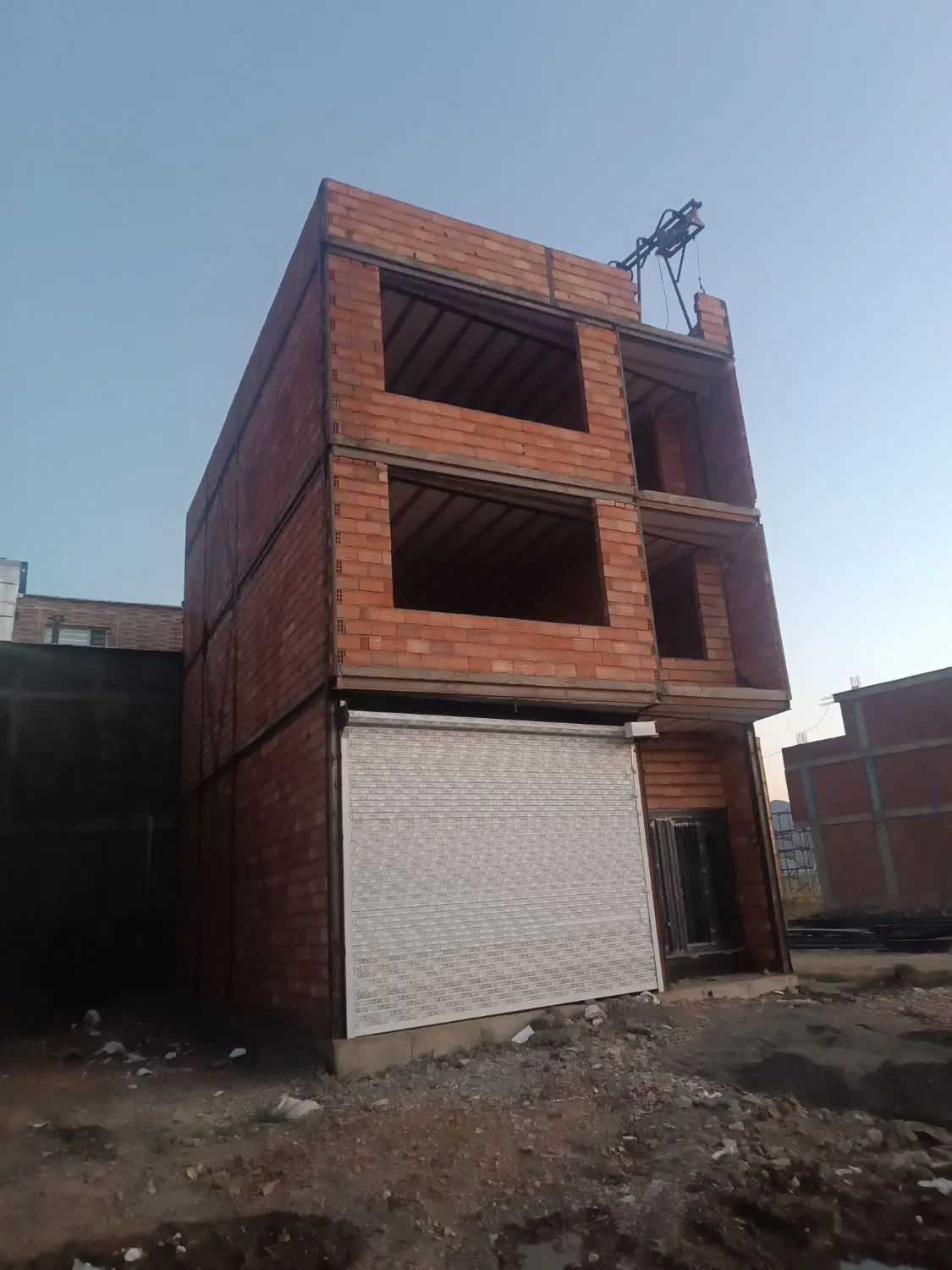خانه نیمه کاره