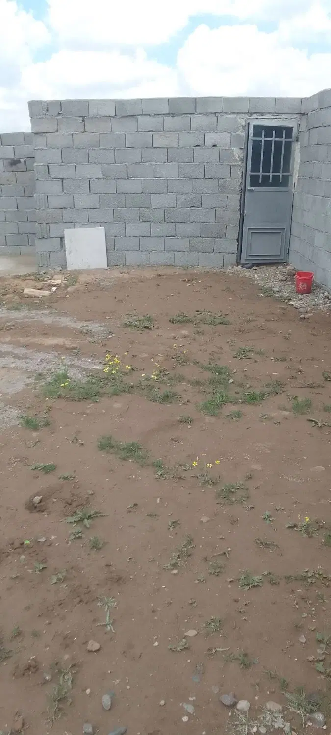 باغ اسپیران شهریولی خیلی نزدیک به آسفالت