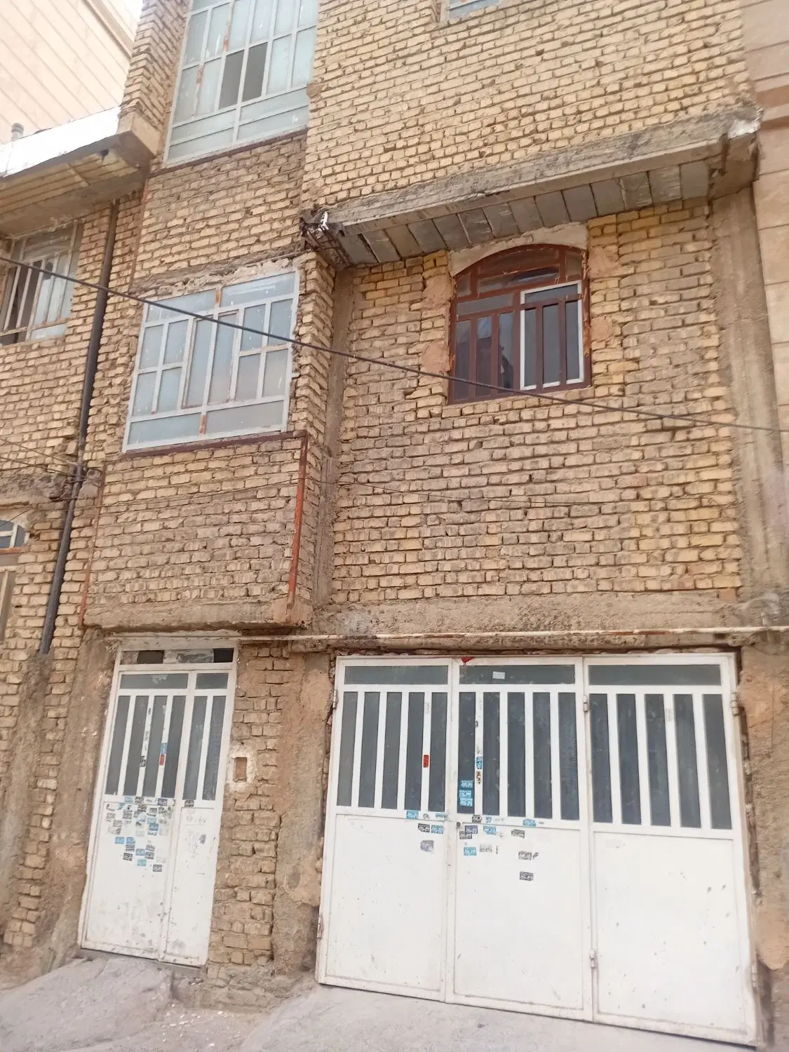 خانه دوطبقه فروش یا معاوضه درفاضل کوشک میدان