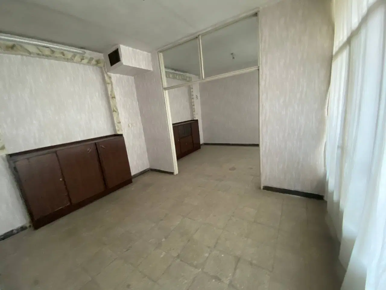 خانه پدری با حیاط نقلی