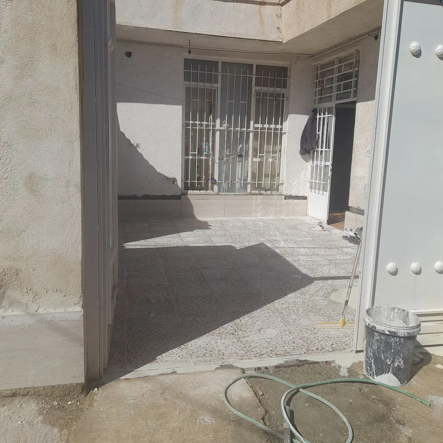 رهن و اجاره منزل درب حیاط گل سرخ بلوار شهید ارزاقی