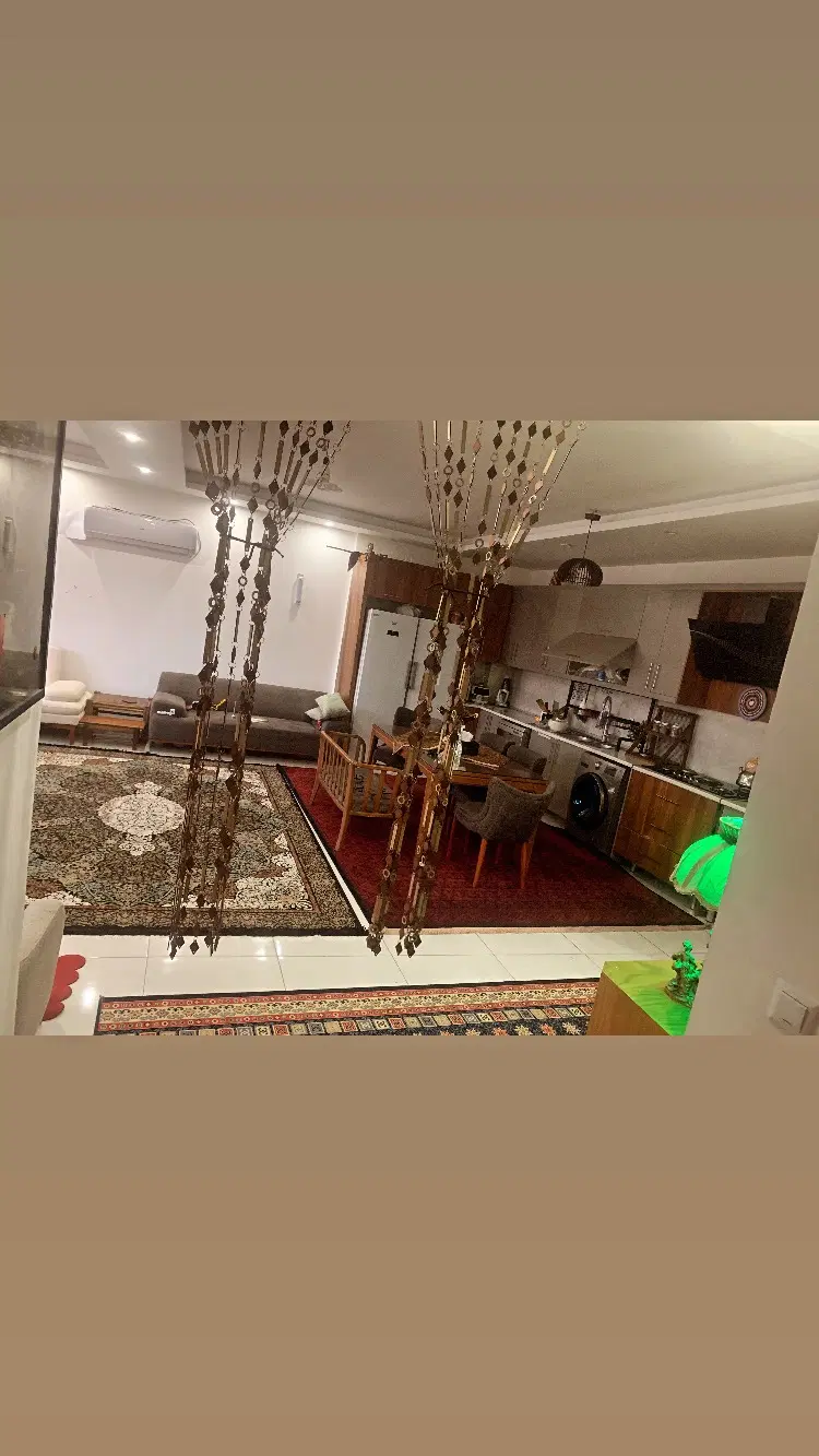 اپارتمان ۱۳۵ متر رو یه افتاب طبقه اخر