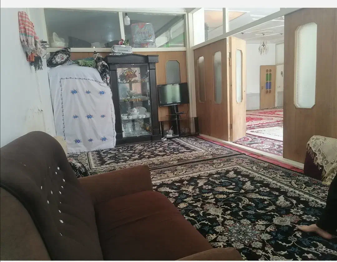 خانه ویلایی بزرگ شاهرضا روبروی امامزاده