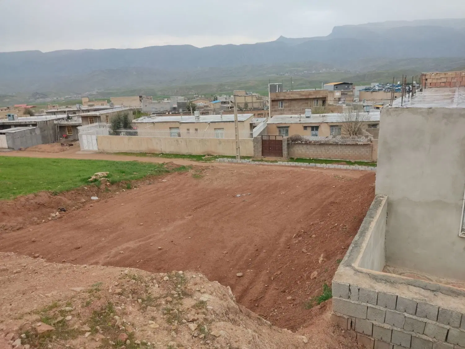 یک قطعه زمین واقعه در شهر لومار