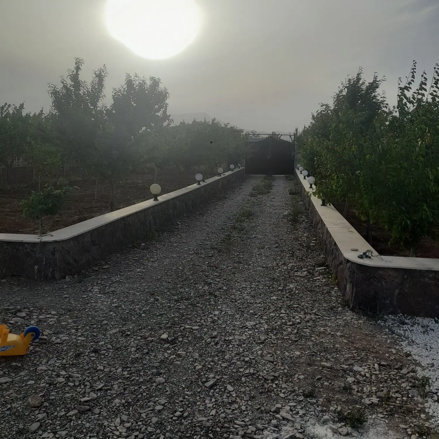 زمین بان گلشن اباد