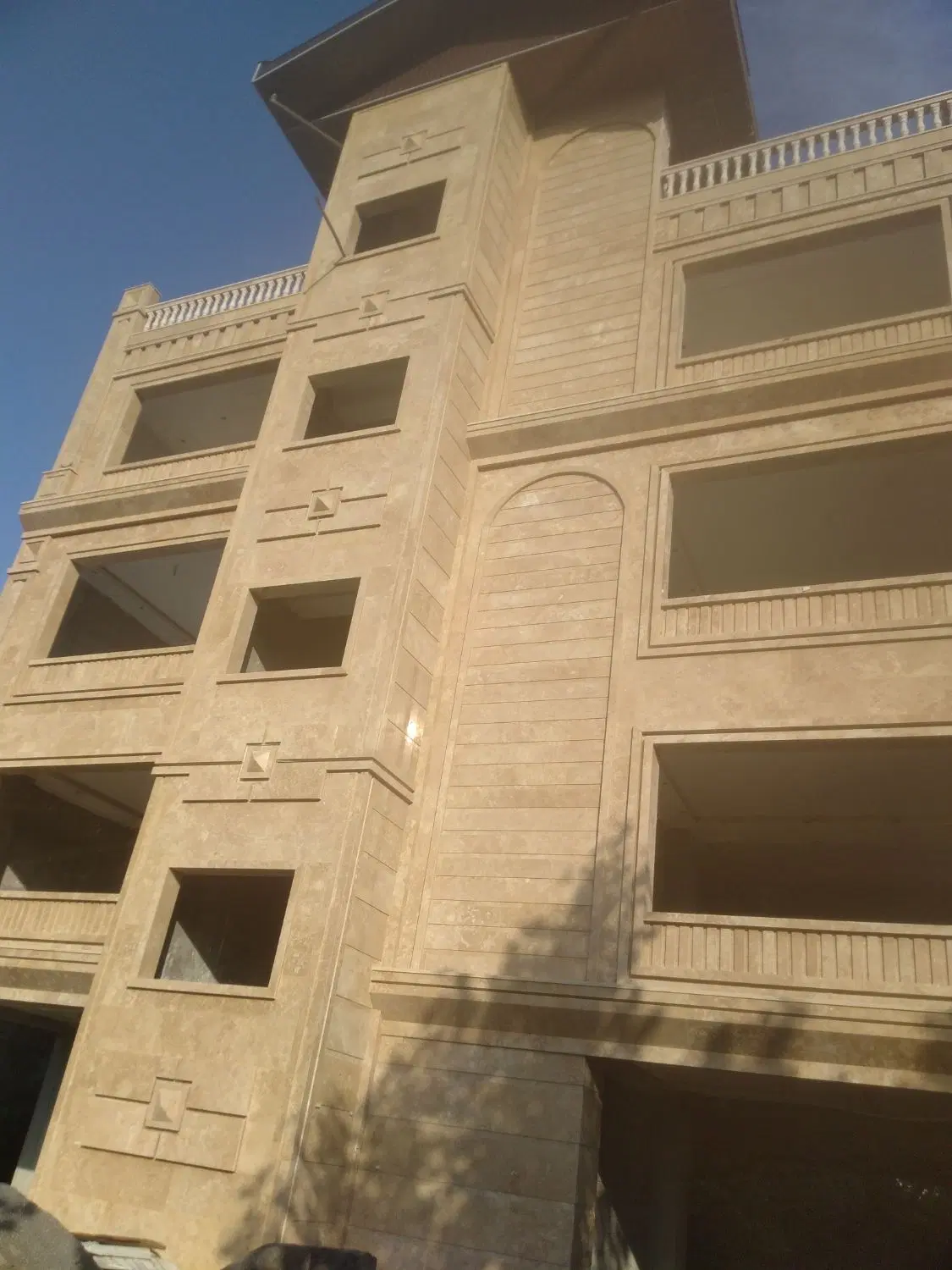 فروش واحد نزدیک بازار روز و ساحلی