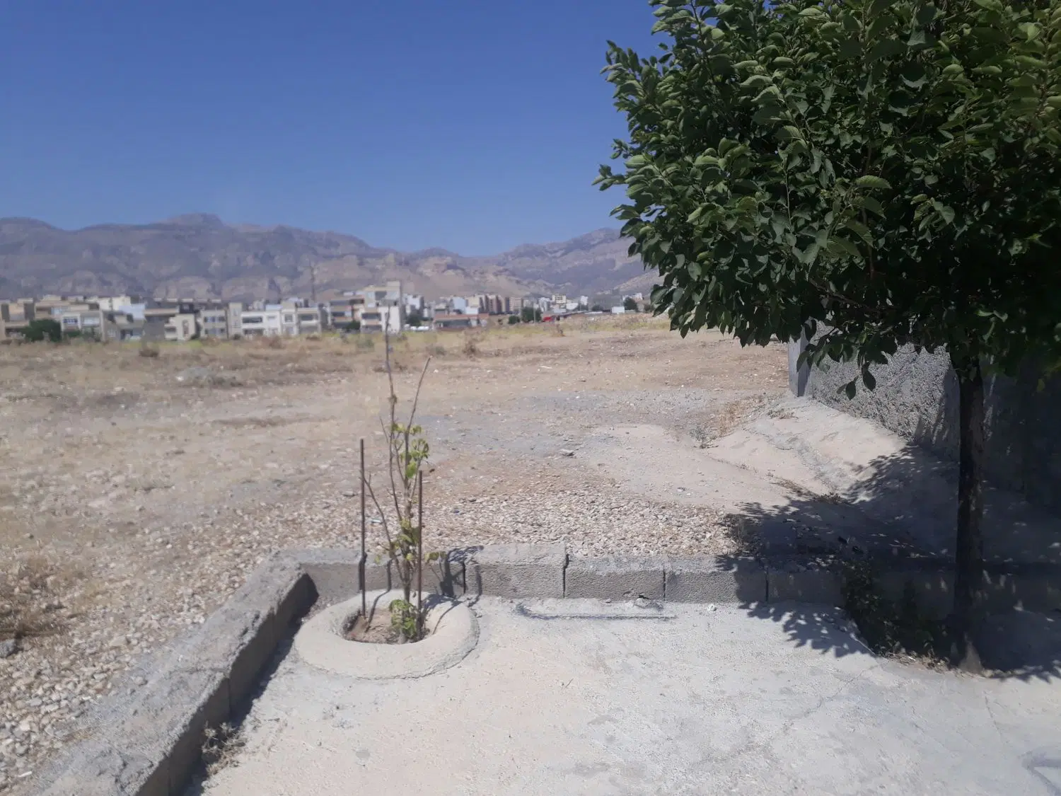 زمین ۲۰۰ متری