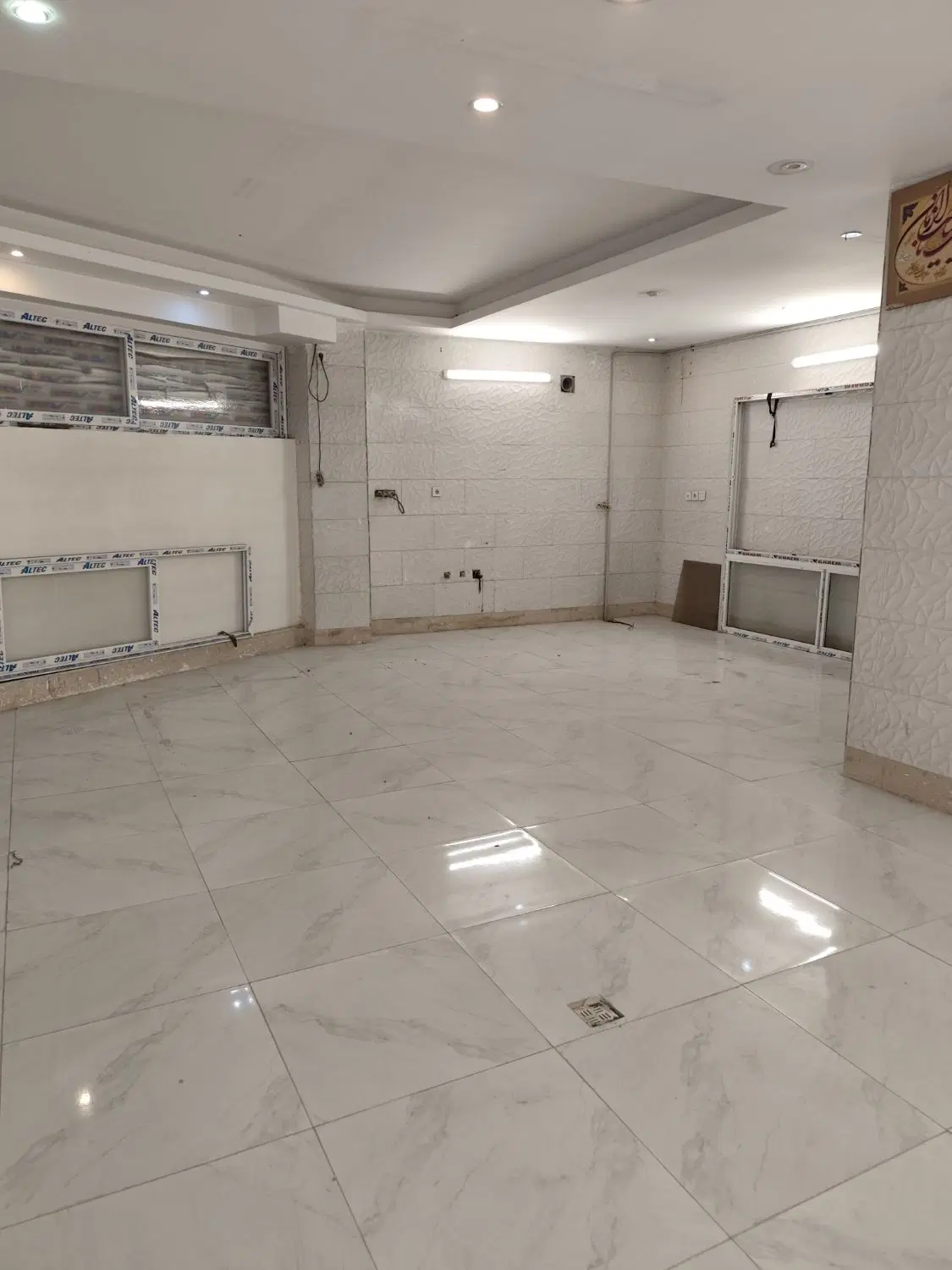 مغازه ۷۰ متری ، ۴ km تا سیتی سنتر ،کوی راه حق .