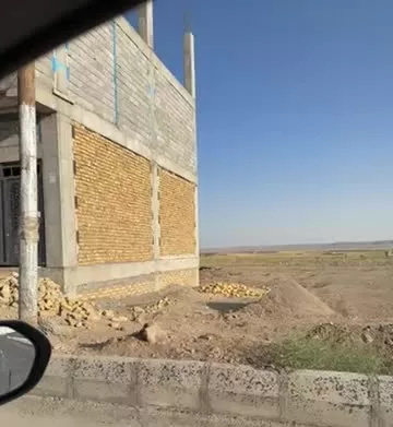 زمین مسکونی درب حیاط