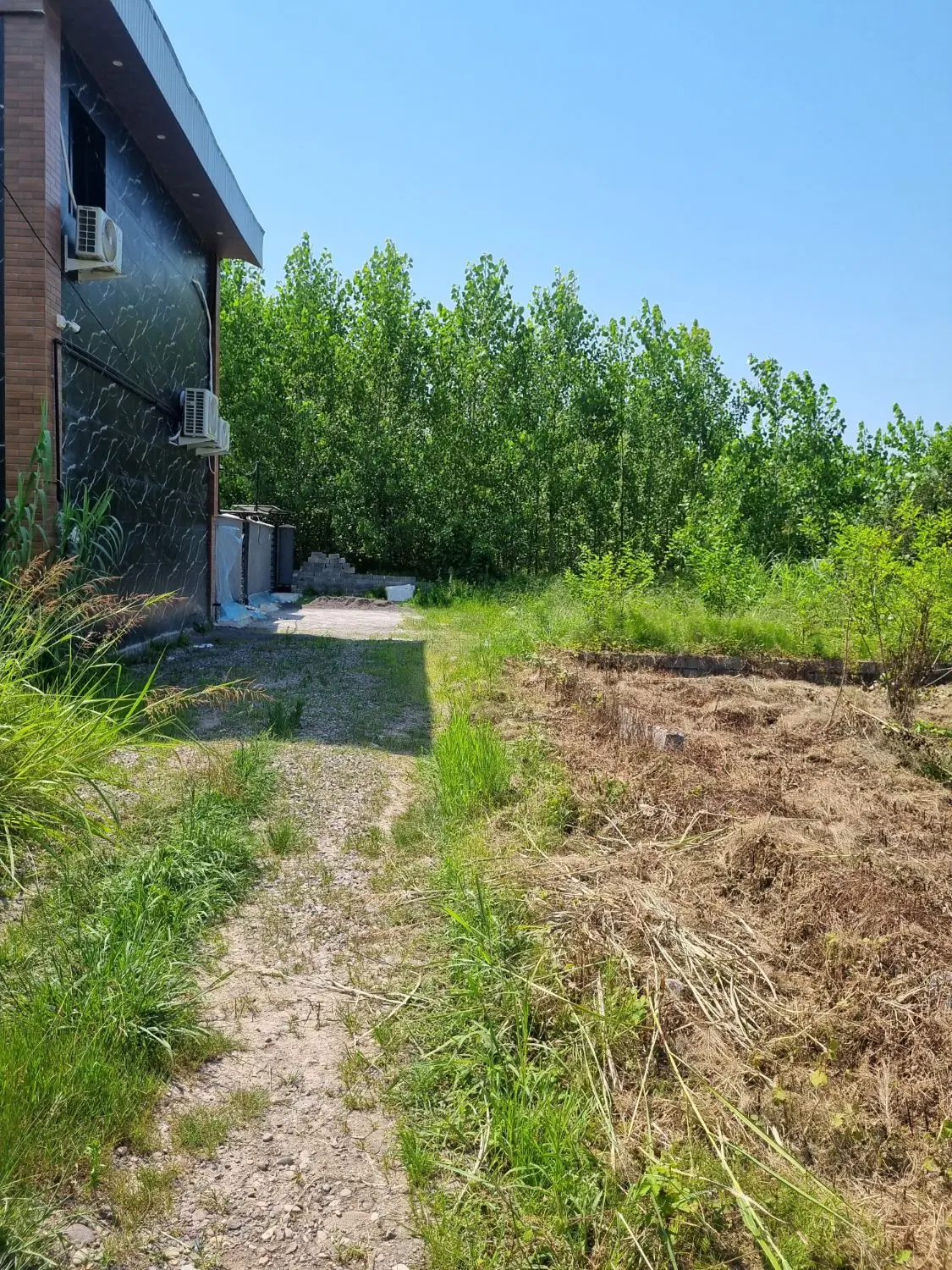 یک قطعه زمین مسکونی