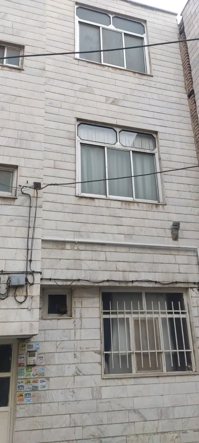 مسکونی ۳ طبقه کلنگی