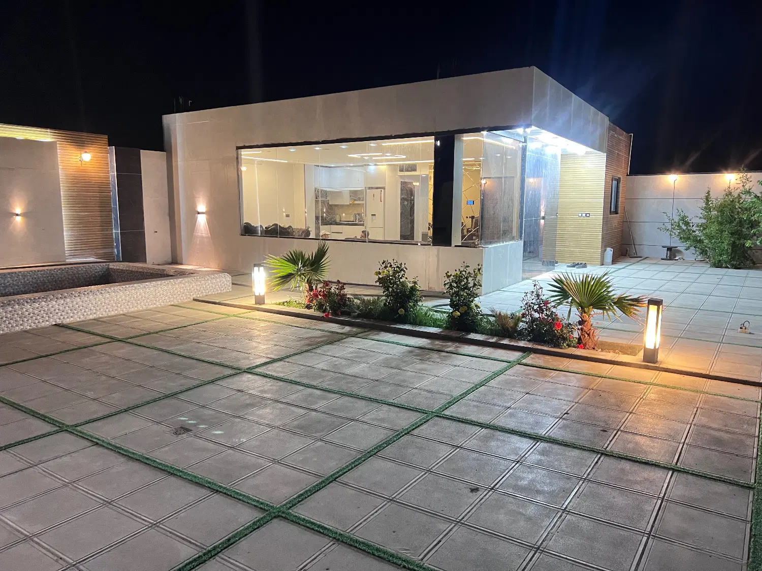 115 متری رو به آفتاب