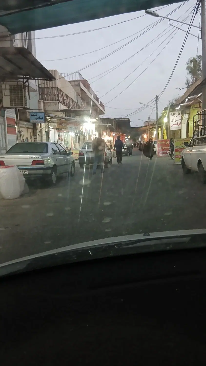 یک باب مغازه بازار روز مرکزی