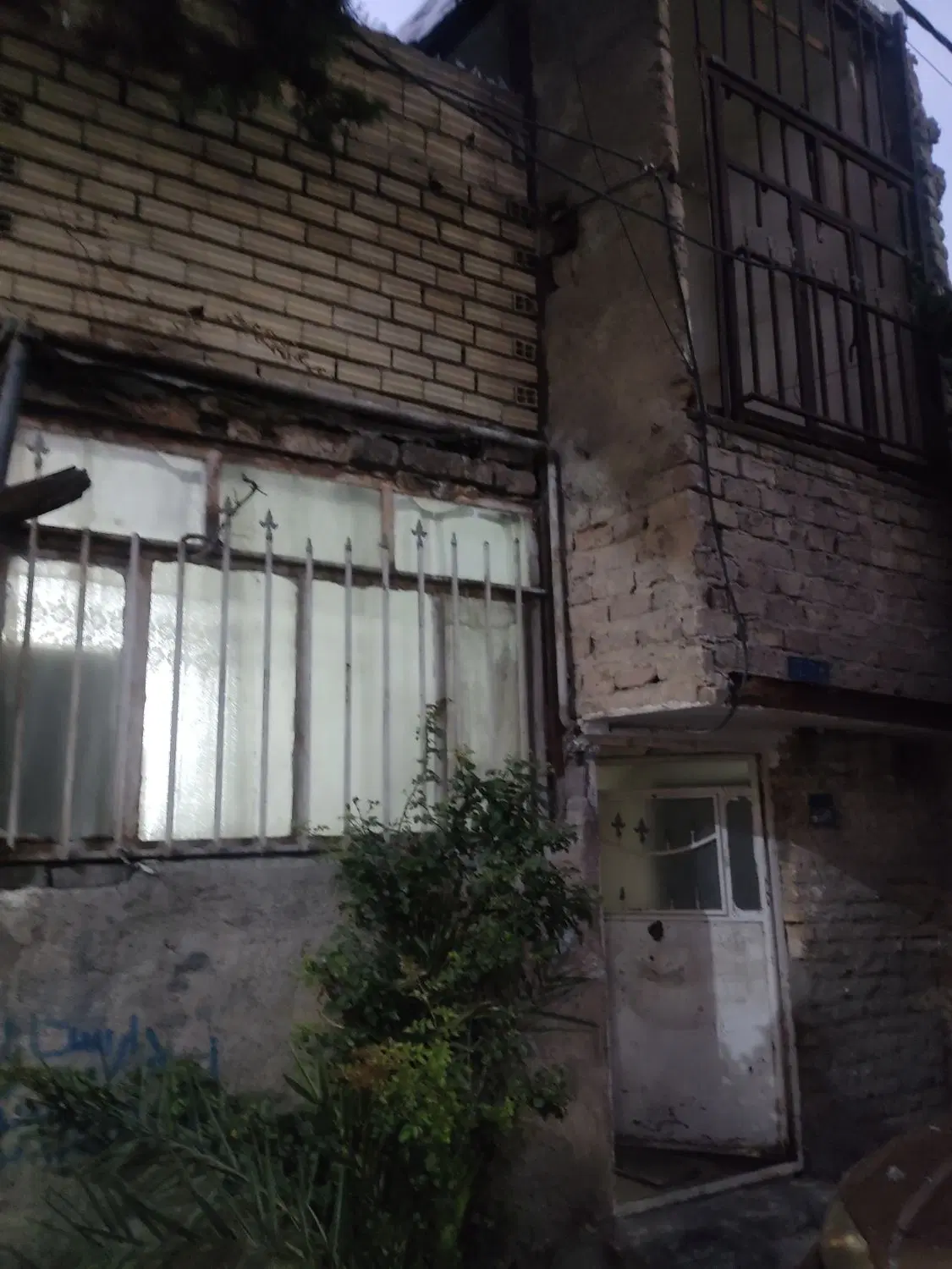 خانه دو طبقه کوچه کارواش ویره