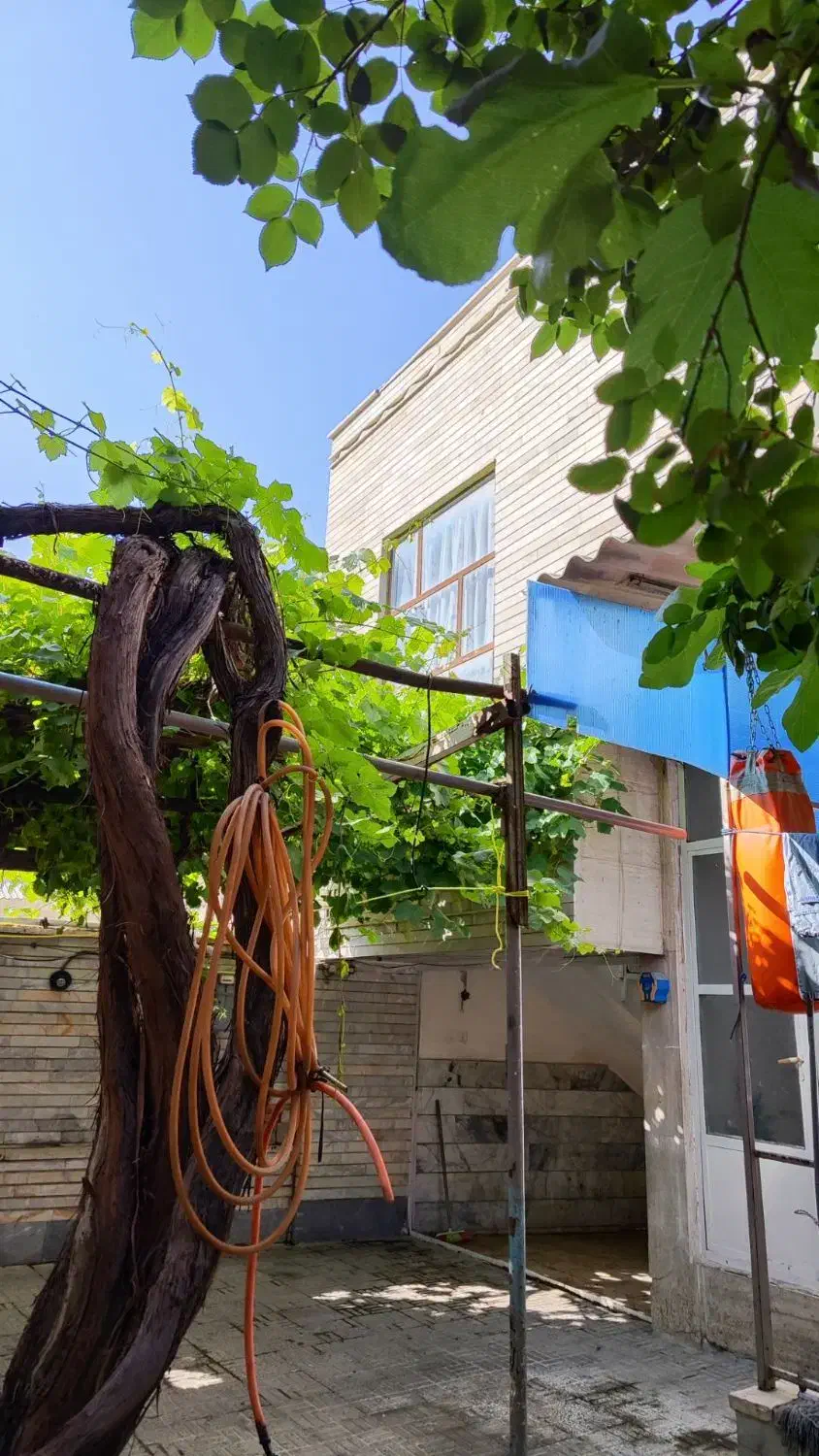 خانه ویلایی ۳۰۰متر ماشین رو