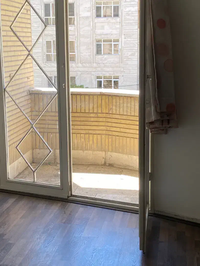95متر ‌دو خواب شرق مرزداران(اکازیون)
