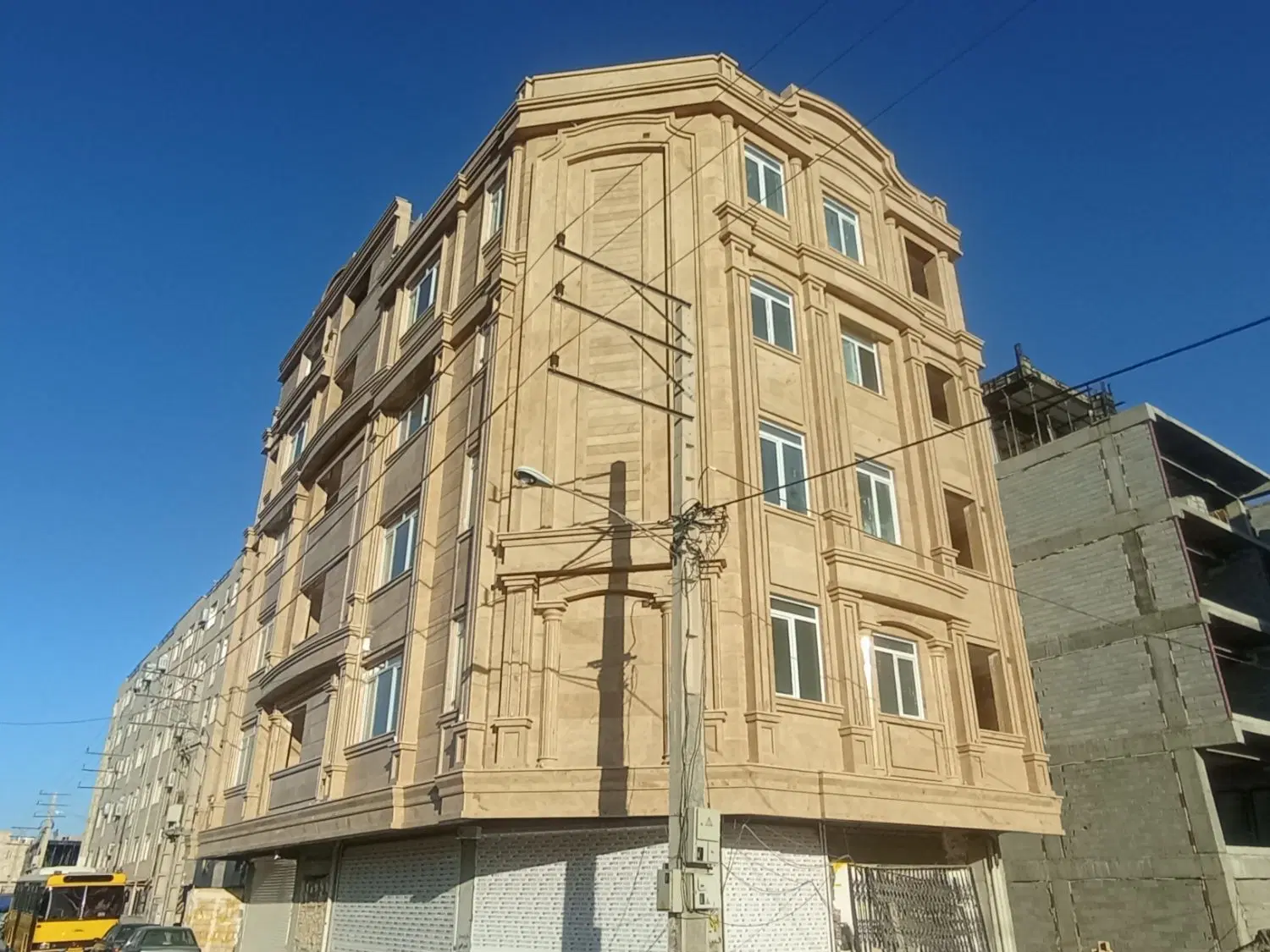 فروش واحد ۹۰متری نوساز زیر قیمت فقط ۷۶۰۰
