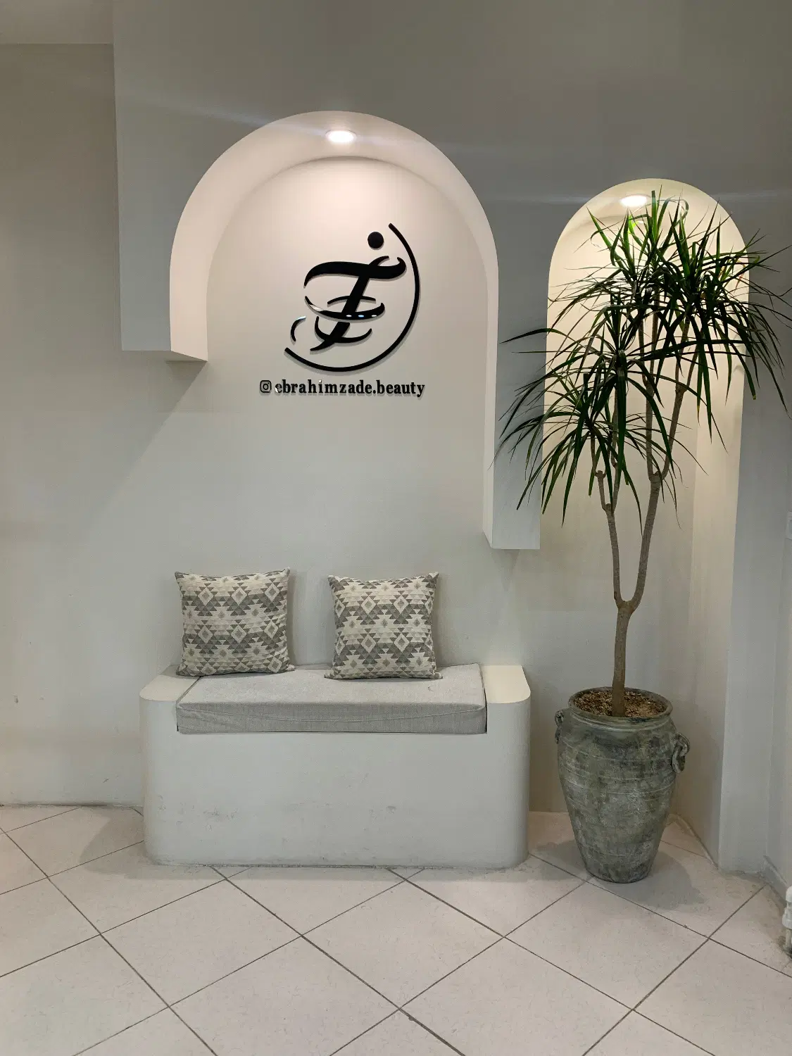 استخدام_اجاره لاین تخصصی در مجموعه زیبایی و آموزشی