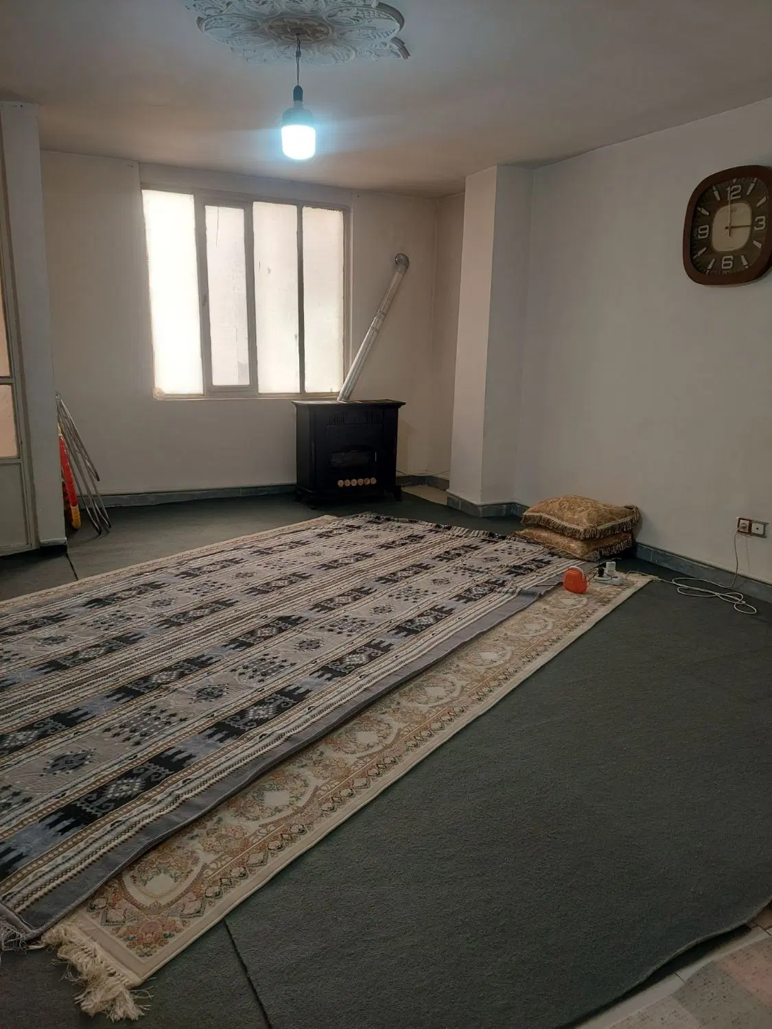 یک واحد آپارتمانی ۶۵ متری با آسانسور