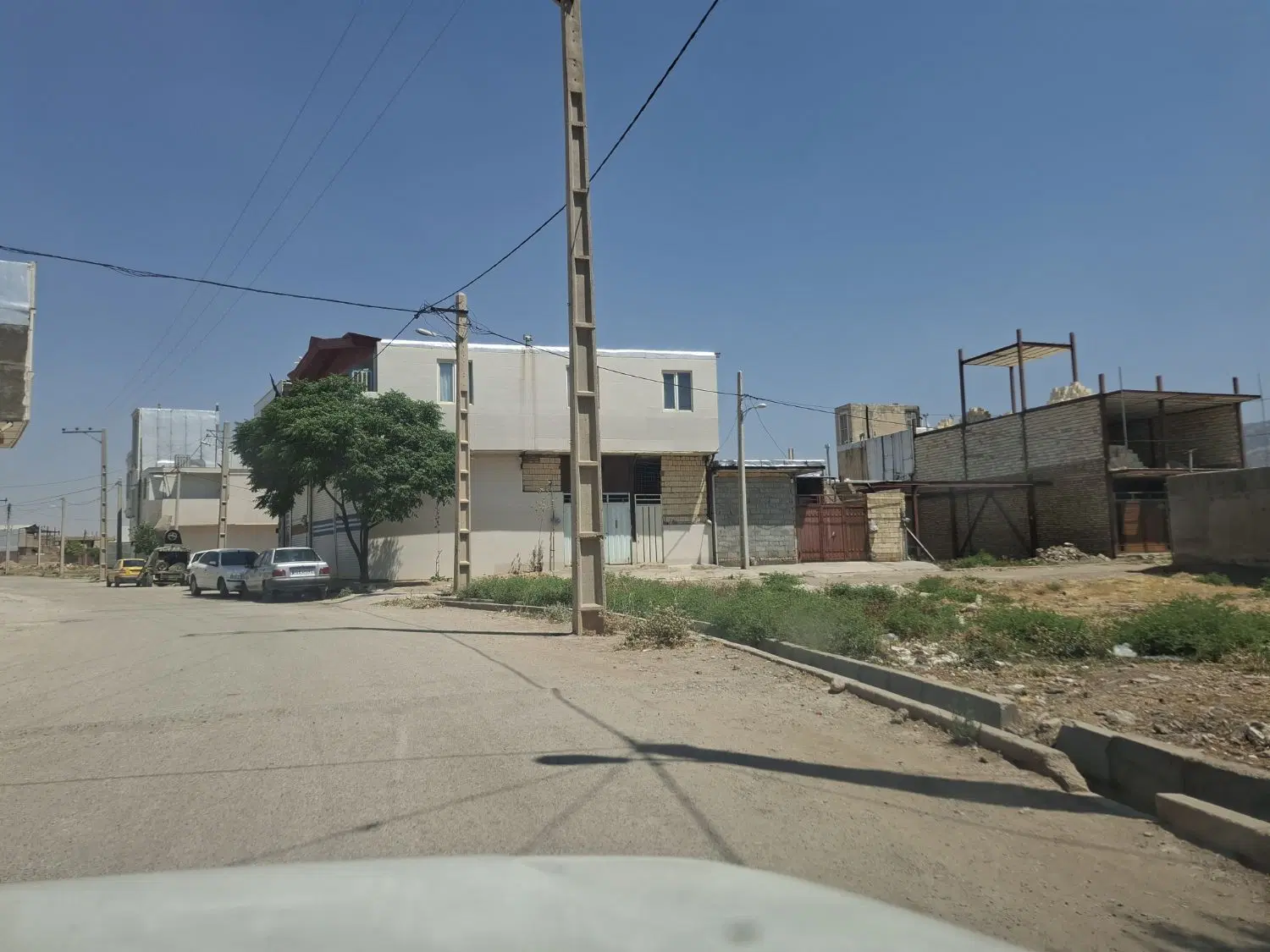 زمین تلوری پشت شرکت نفت