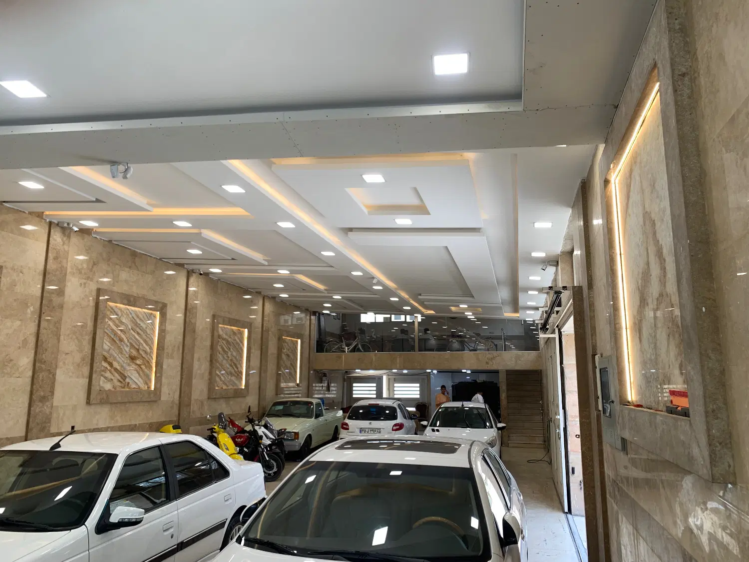 مغازه بر جی شرقی