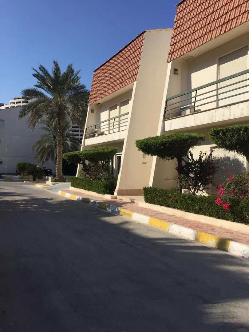 دامون کیش ایر ، ۱۰۰ متر