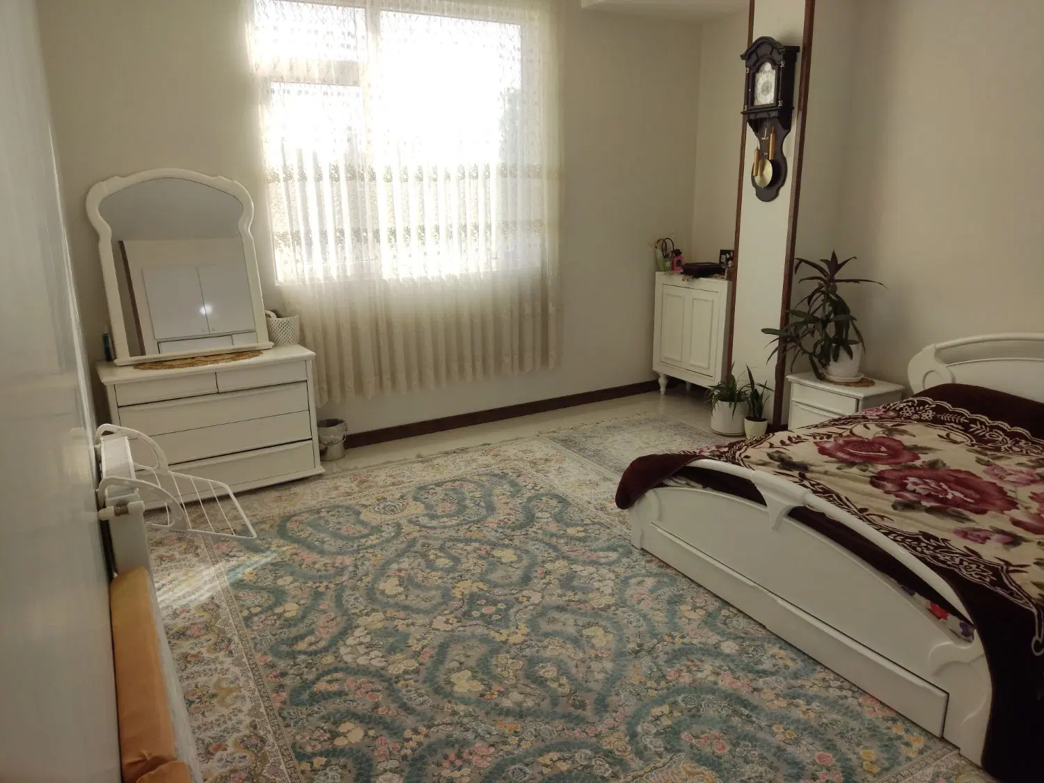 190 متر تک واحدی سه خواب سند دار