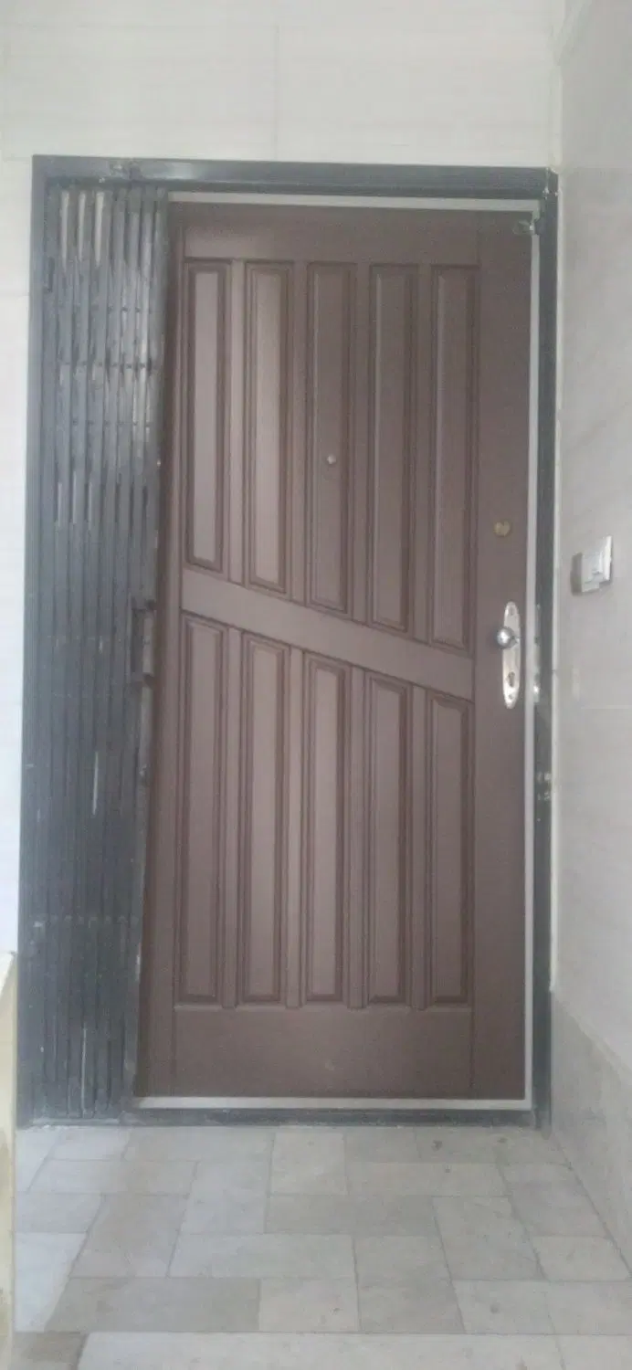 میدان انقلاب((تکواحدی))60متری3خوابه روبرواداره پست