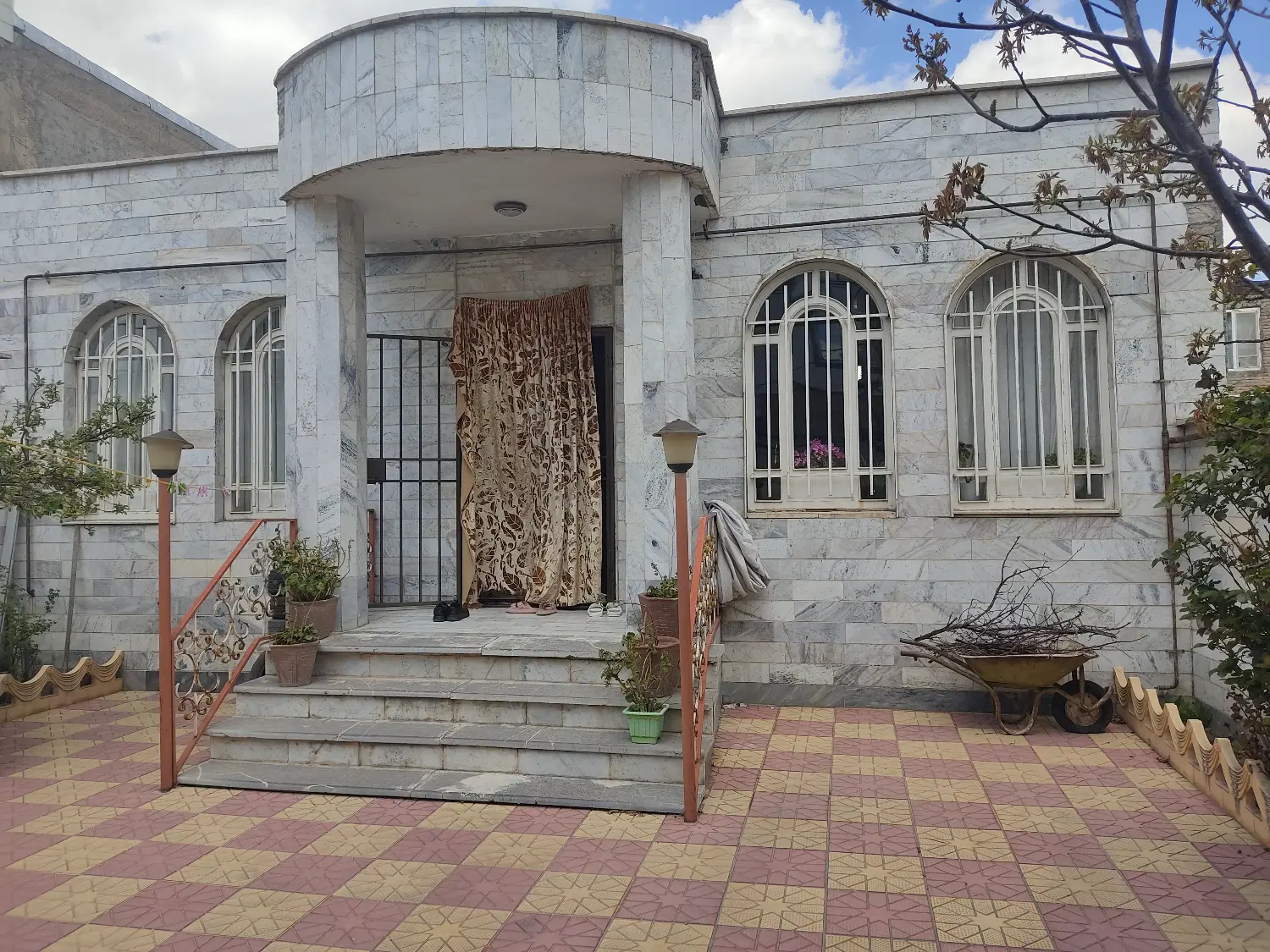 فروش خانه‌ی ویلایی