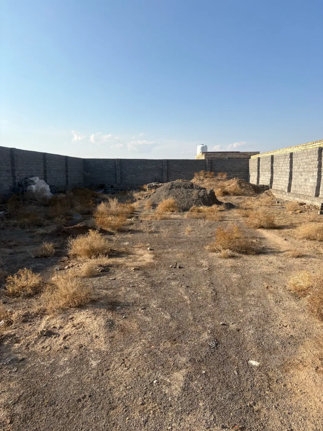 زمین چهار دیواری