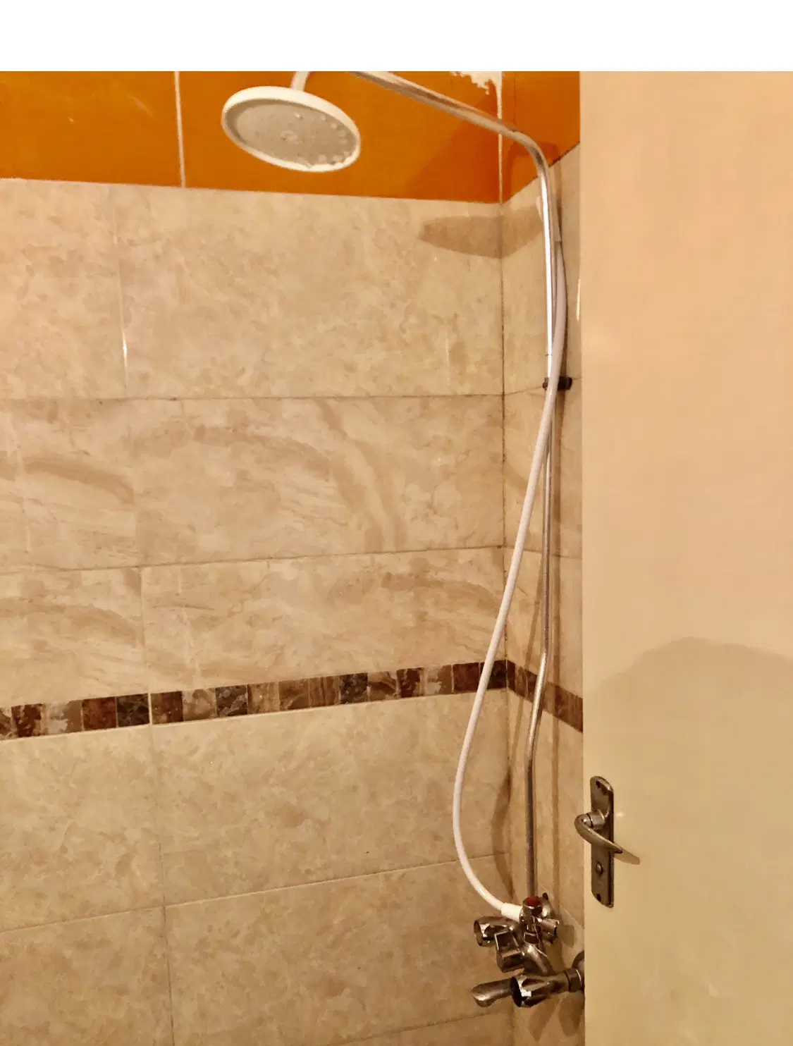 خانه ویلایی ابتدای جاده مزدقینه