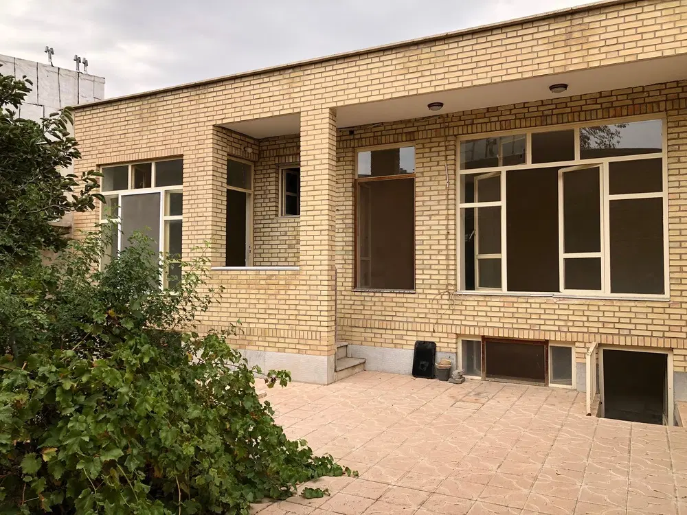 حیاط ویلایی