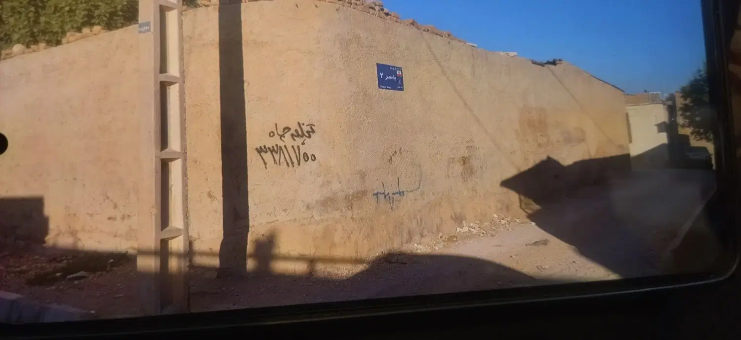 خانه کلنگی دارای دو اتاق و سرویس بهداشتی