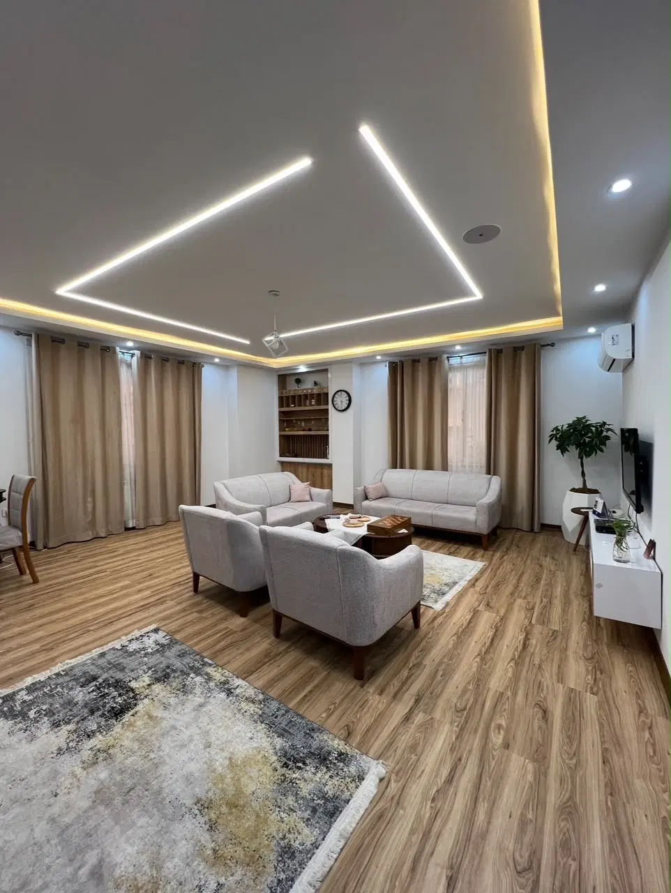 آپارتمان ۱۰۵ متری خوش نقشه در بلوار سمیه ،گلسار