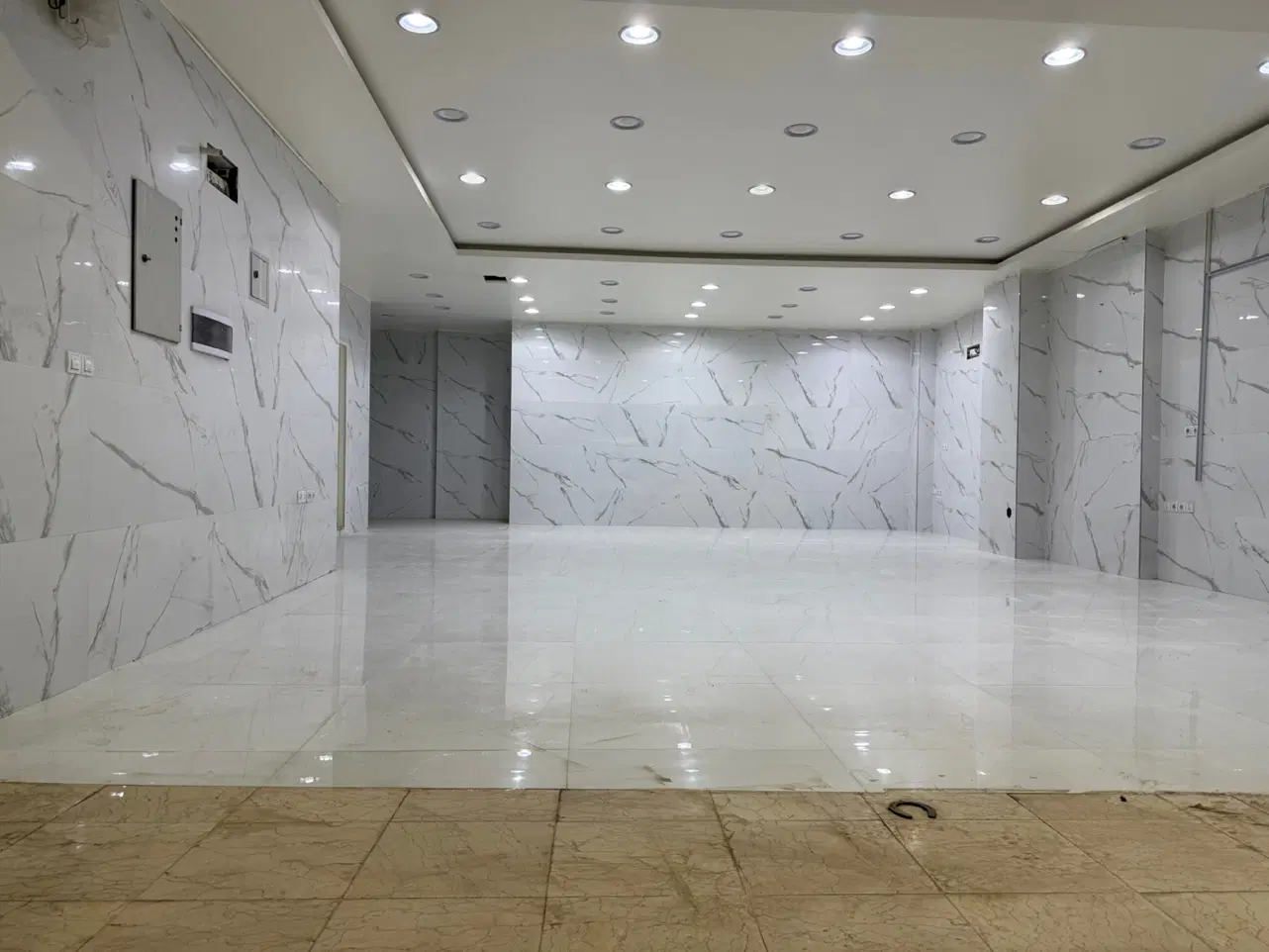 اجاره مغازه بر اصلی خیابان لاله ( شهرک لاله)