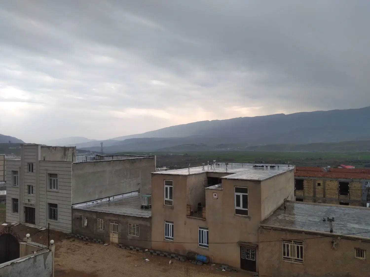 ملک تجاری مسکونی خ مطهری سیروان.