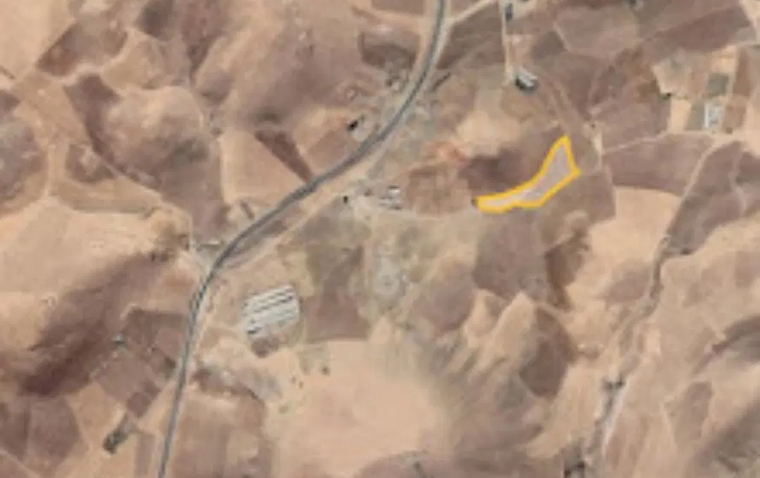 زمین خانە باغ