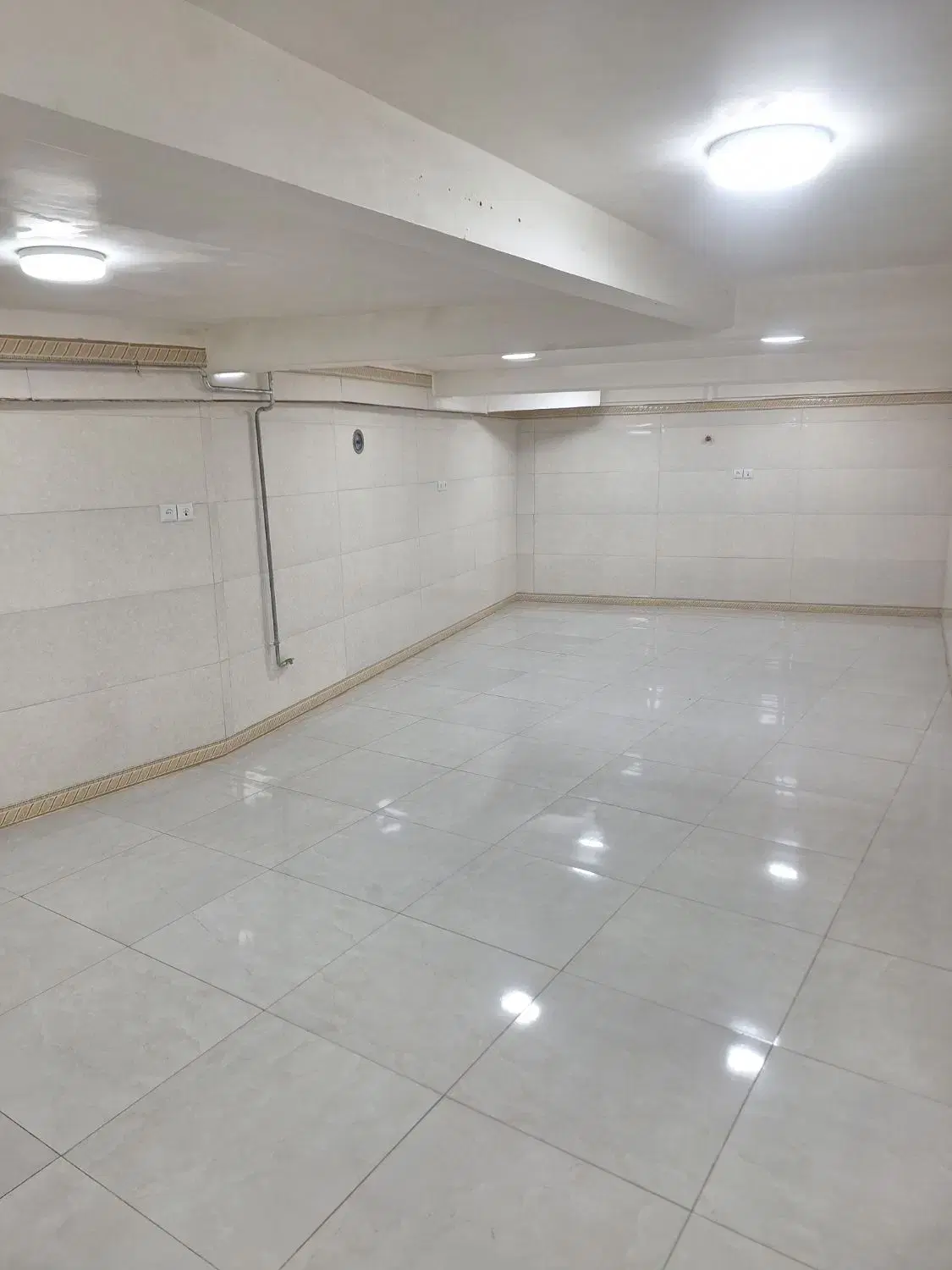 زیرزمینی ۸۰متری درمرکز شهر