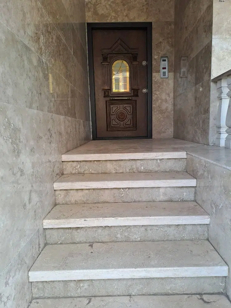آپارتمان دهقان ویلا اول خ ششم ۱۳۱ متر سه خوابه