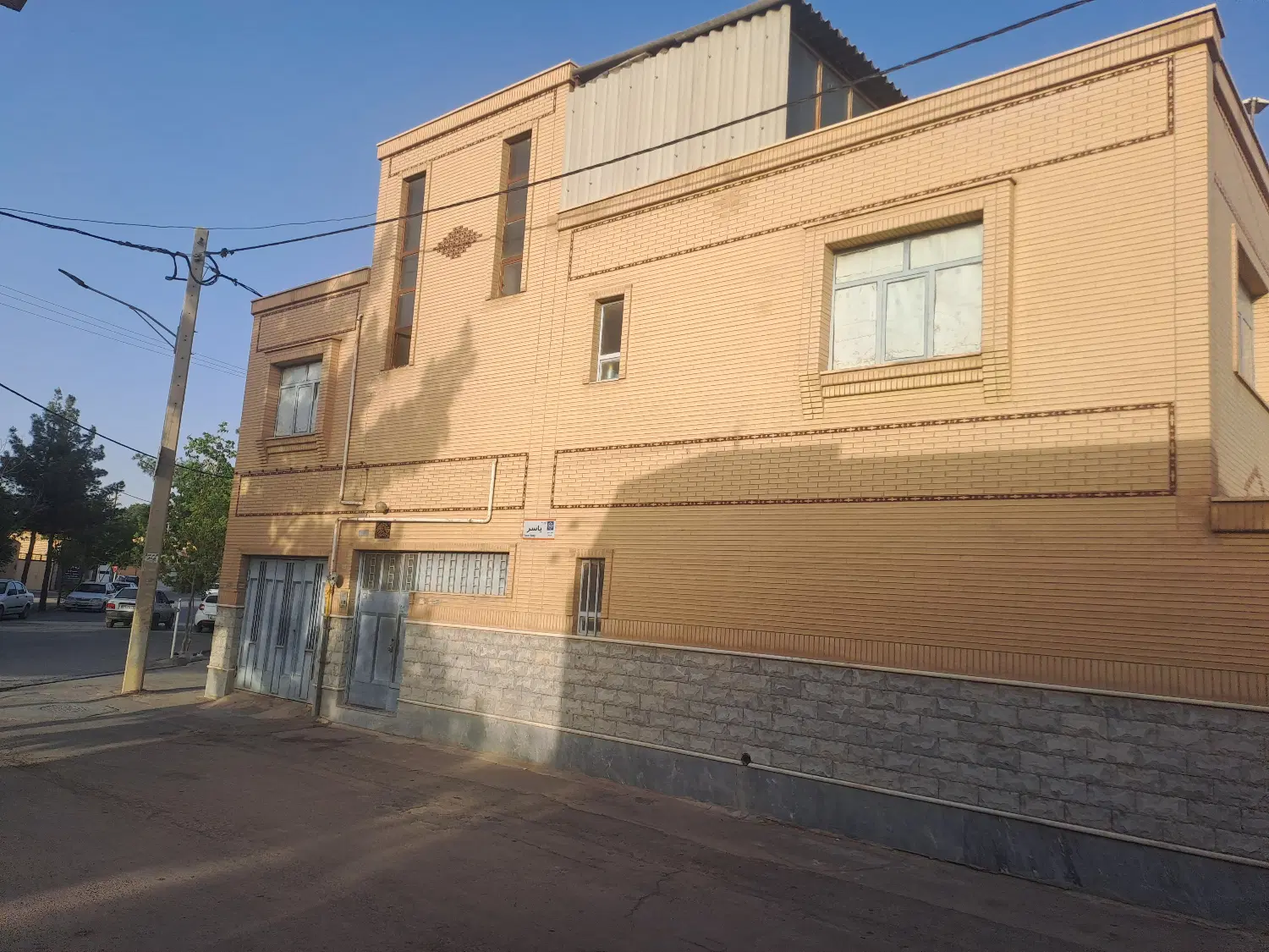 منزل مسکونی دوطبقه حیاط دار