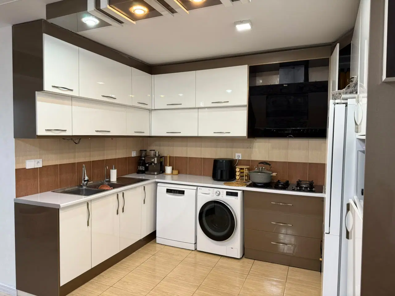 فروش آپارتمان ۳ خوابه زاگرس شرقی