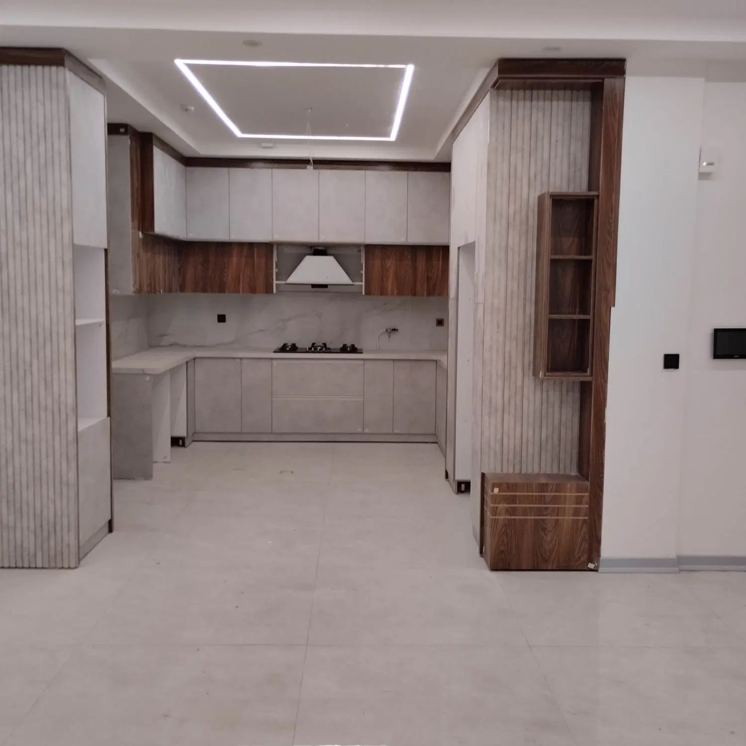 آپارتمان لوکس با لوکیشن عالی _املاک زمانیان