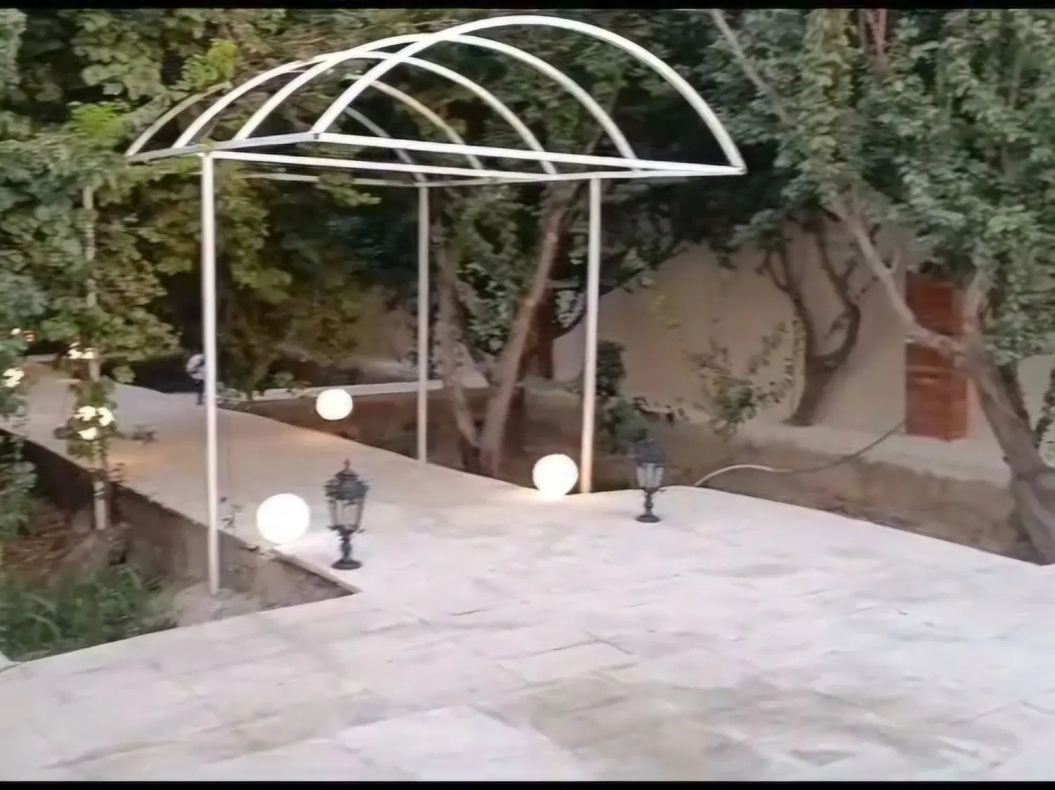 باغچه ۶۱۰ متر