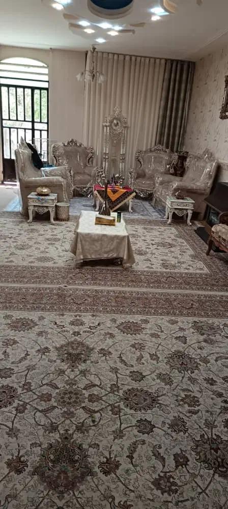 ویلایی ۳۰۳ متری درب ساختمان ۳ طبقه
